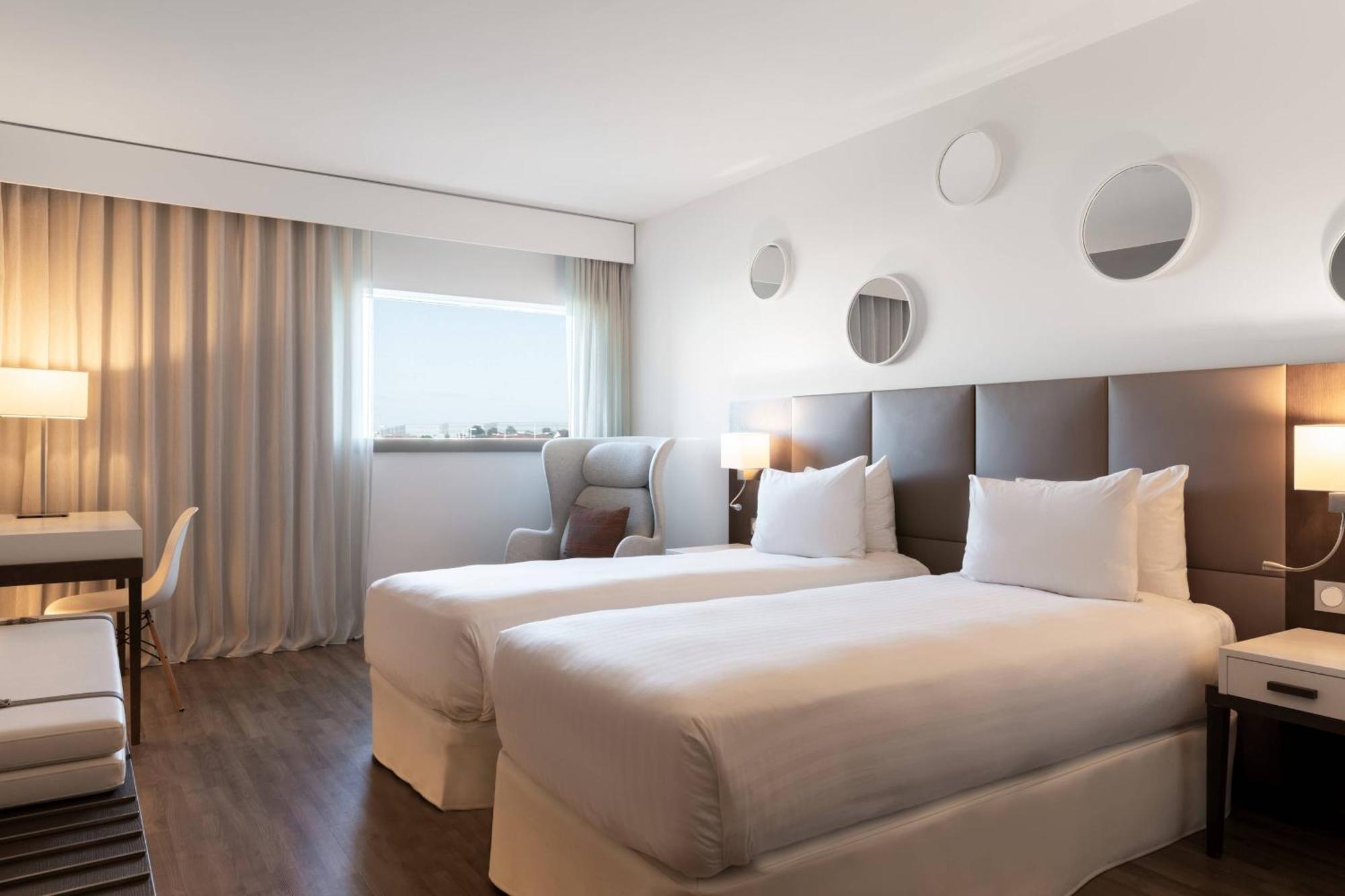 Ac Hotel By Marriott Paris Le Bourget Airport Dugny Екстериор снимка