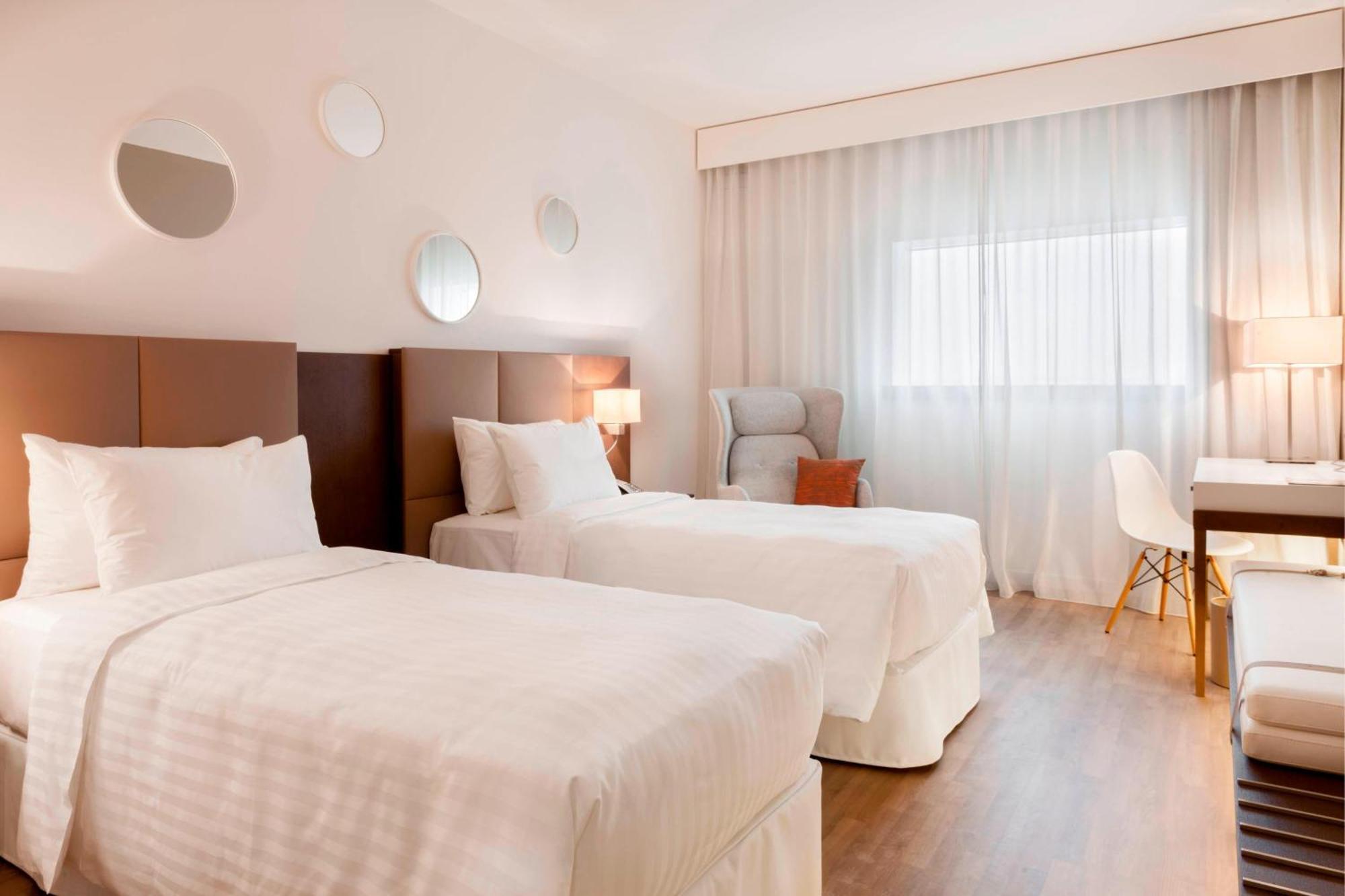 Ac Hotel By Marriott Paris Le Bourget Airport Dugny Екстериор снимка